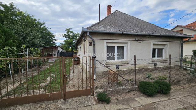 Eladó családi ház, Mezőszentgyörgyön 44.99 M Ft, 3 szobás