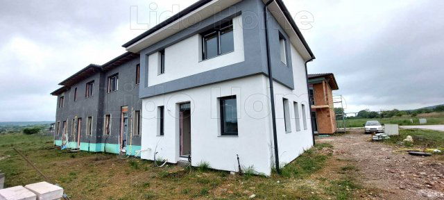 Eladó nyaraló, Balatonföldváron 90 M Ft, 4 szobás