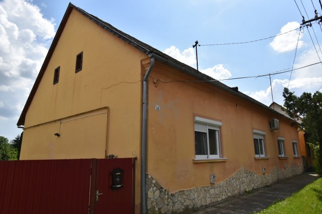 Eladó családi ház, Barcson 47.99 M Ft, 6 szobás