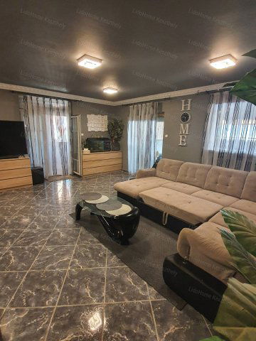 Eladó családi ház, Cserszegtomajon 381 M Ft, 7 szobás