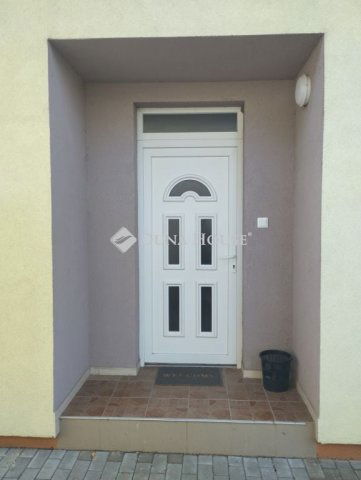 Eladó családi ház, Székesfehérvárott 123 M Ft, 8 szobás