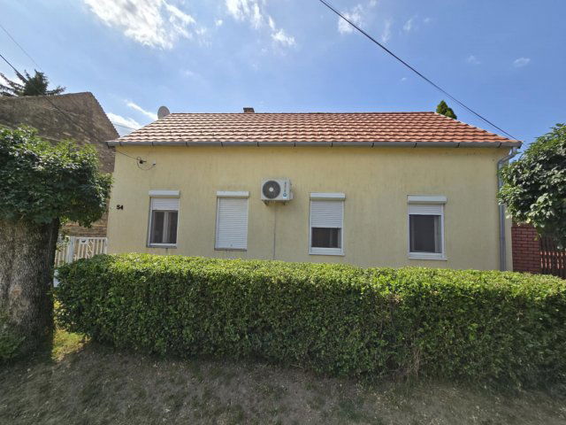 Eladó családi ház, Dombóváron, Árpád utcában 12.5 M Ft