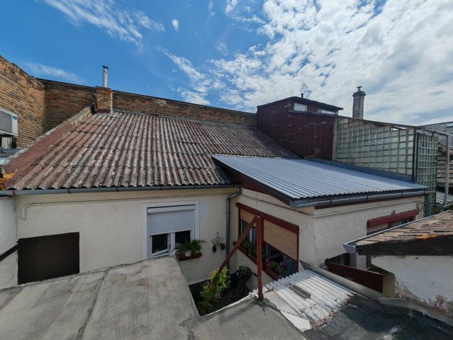 Eladó családi ház, Tatán 35 M Ft, 2 szobás
