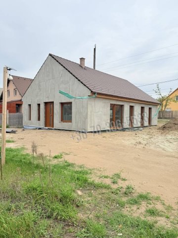 Eladó családi ház, Erdőkertesen 105 M Ft, 4 szobás