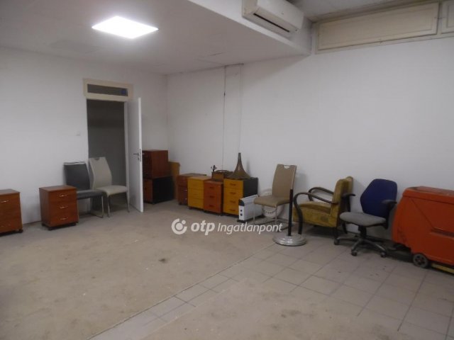 Eladó üzlethelyiség, Budapesten, VII. kerületben 400 M Ft