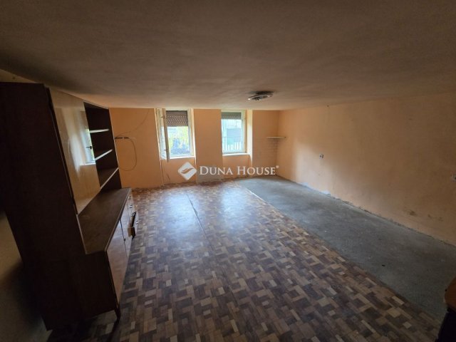 Eladó családi ház, Simontornyán 9.5 M Ft, 1 szobás