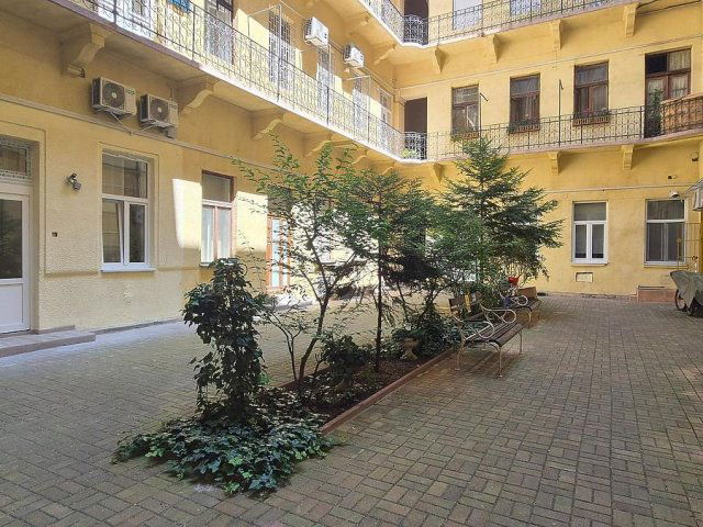 Eladó téglalakás, Budapesten, VI. kerületben, Eötvös utcában