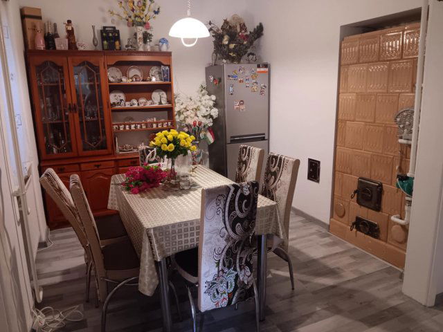 Eladó családi ház, Hévízen 150.8 M Ft, 5+3 szobás