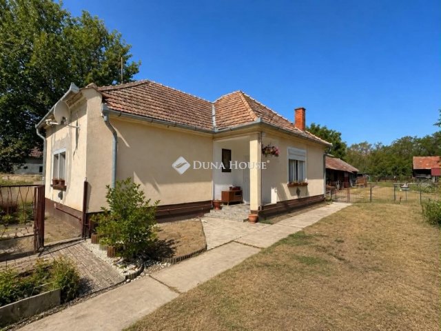 Eladó családi ház, Mórichidán 36.49 M Ft, 4 szobás