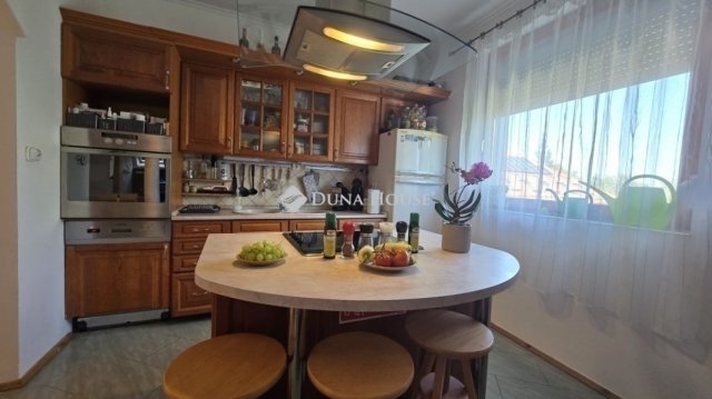 Eladó téglalakás, Szegeden 81.7 M Ft, 3 szobás