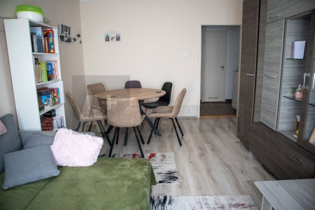 Eladó panellakás, Szegeden 54 M Ft, 3 szobás