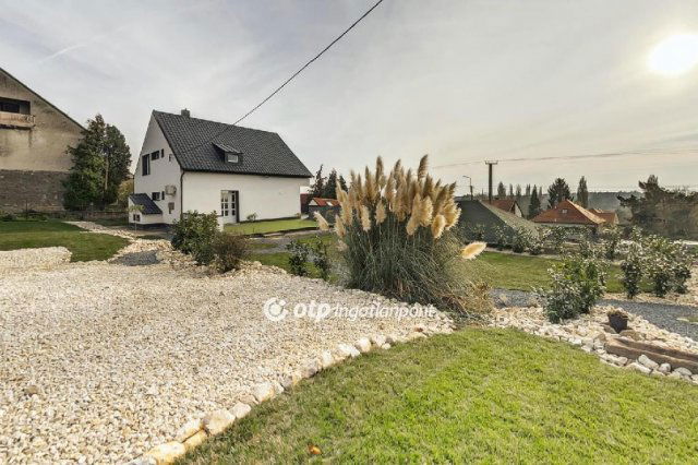 Eladó családi ház, Gyenesdiáson 139 M Ft, 4+1 szobás