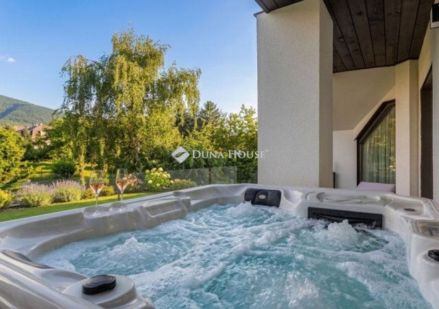 Eladó téglalakás, Budapesten, III. kerületben 429 M Ft, 5 szobás