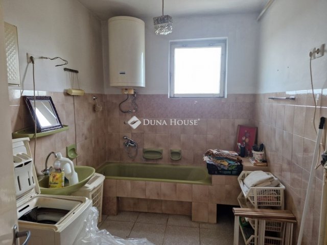 Eladó családi ház, Szentmártonkátán 59.99 M Ft, 6 szobás