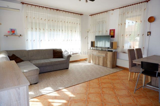 Eladó családi ház, Székesfehérvárott 135 M Ft, 5 szobás