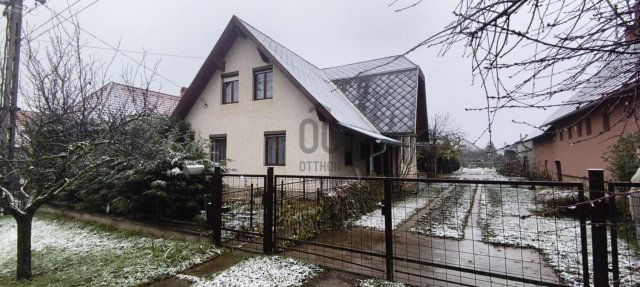 Eladó családi ház, Halimbán 59.9 M Ft, 6 szobás