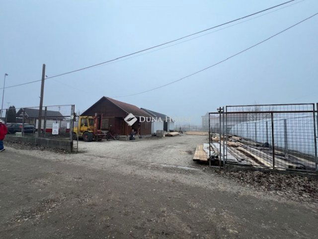 Kiadó iroda, Pilisen, Kossuth Lajos úton 450 E Ft / hó