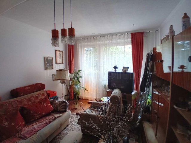 Eladó panellakás, Győrött 47.9 M Ft, 8 szobás