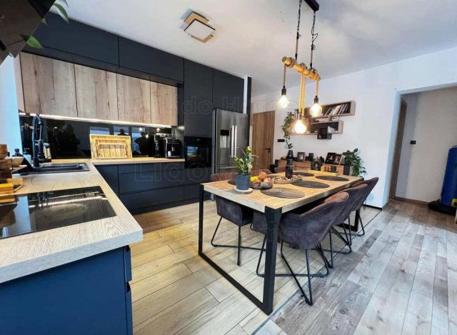 Eladó családi ház, Veresegyházon 150 M Ft, 5 szobás