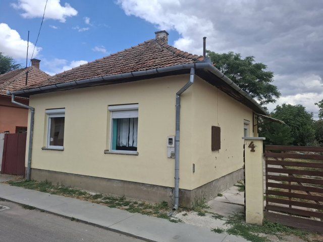 Eladó családi ház, Békésen 12.9 M Ft, 1+2 szobás