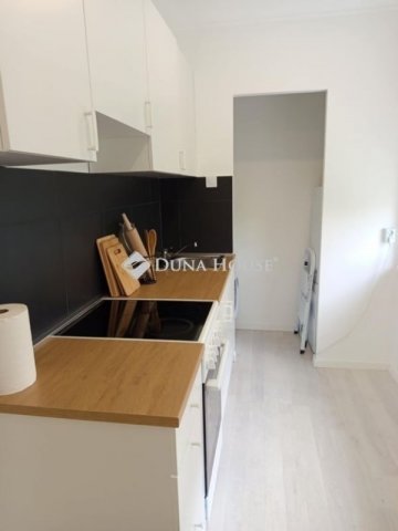 Eladó panellakás, Komlón 25.9 M Ft, 2 szobás