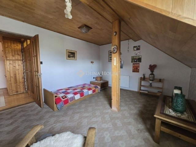 Eladó családi ház, Pécsett 149.9 M Ft, 6 szobás