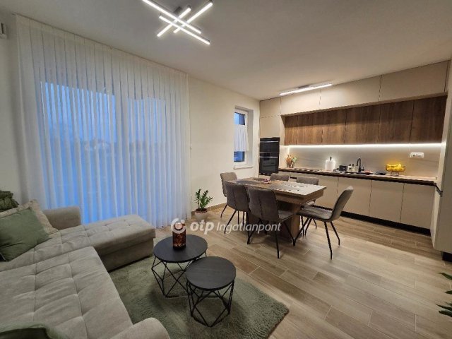 Kiadó téglalakás, albérlet, Debrecenben 400 E Ft / hó