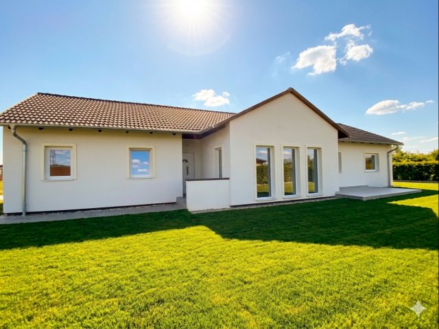 Eladó családi ház, Ráckevén 89.9 M Ft, 5 szobás