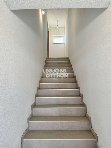 Kiadó téglalakás, albérlet, Cegléden 250 E Ft / hó, 1+3 szobás