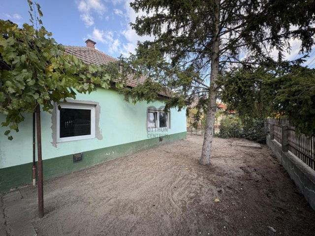 Eladó családi ház, Csemőn 25.9 M Ft, 2 szobás