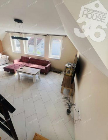 Eladó téglalakás, Szekszárdon 59.9 M Ft, 2 szobás