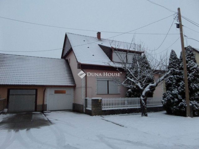 Eladó családi ház, Szentlőrincen 79.9 M Ft, 5 szobás