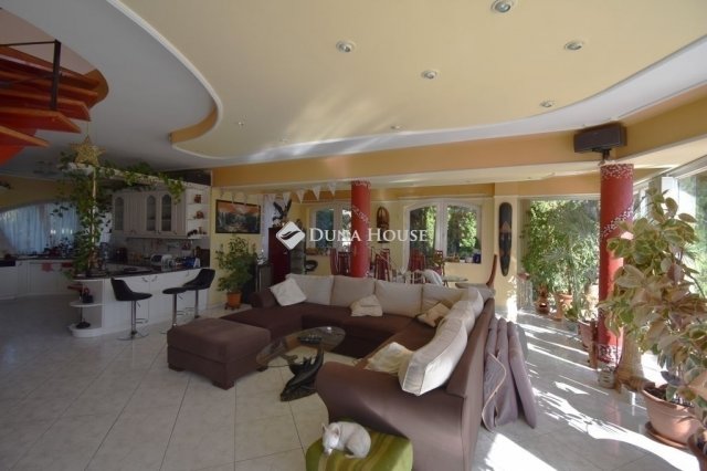Eladó családi ház, Csömörön 274.9 M Ft, 7 szobás