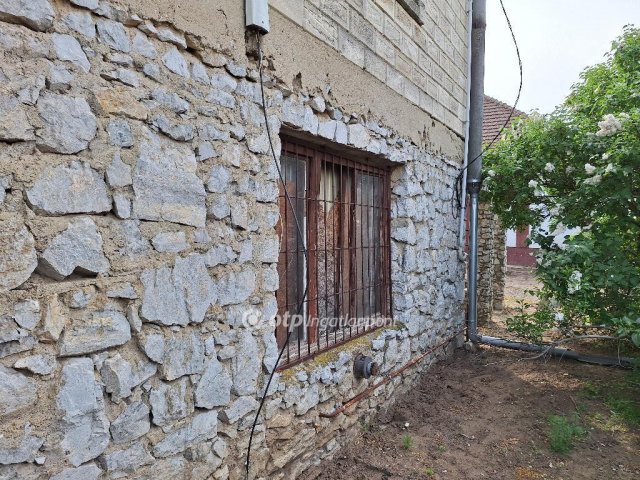 Eladó családi ház, Abádszalókban 19.5 M Ft, 4+2 szobás