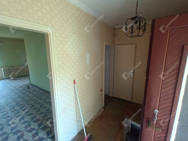 Eladó családi ház, Lábatlanon 32 M Ft, 4 szobás