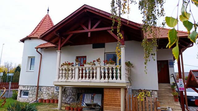 Eladó családi ház, Táton 84.9 M Ft, 4 szobás