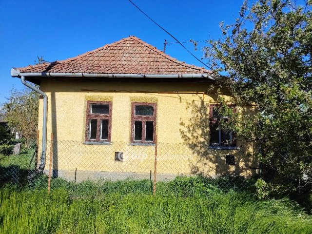 Eladó családi ház, Alattyánban 13.5 M Ft, 2 szobás