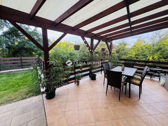 Eladó téglalakás, Pécsett 65.9 M Ft, 3 szobás