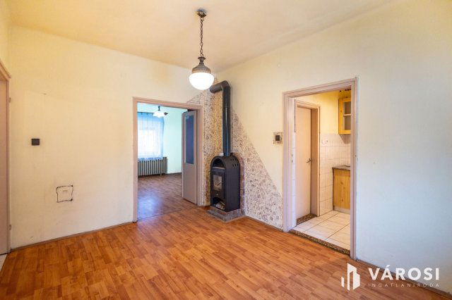 Eladó családi ház, Deszken 64.9 M Ft, 2 szobás