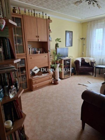 Eladó panellakás, Cegléden 44 M Ft, 4 szobás