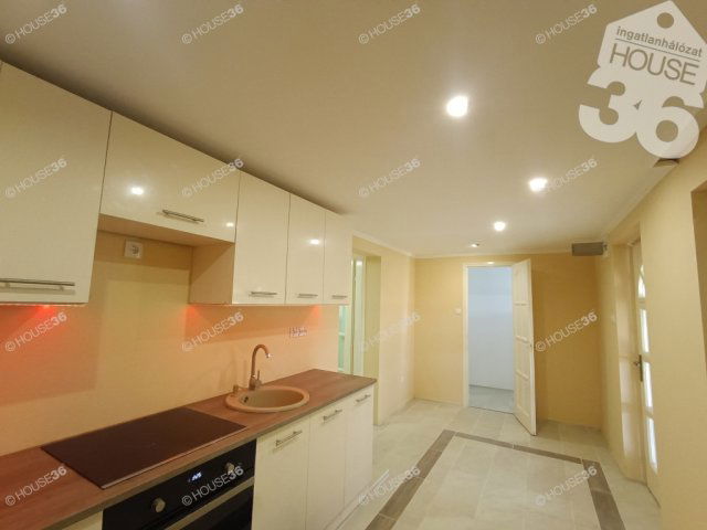 Eladó családi ház, Kiskunfélegyházán 29.9 M Ft, 2 szobás