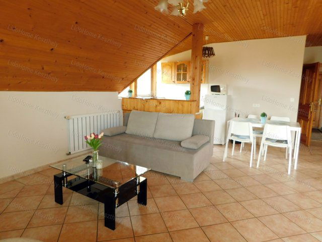 Eladó családi ház, Gyenesdiáson 180 M Ft, 12 szobás