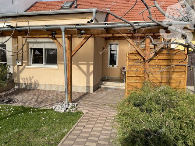 Eladó családi ház, Kecskeméten 35 M Ft, 2 szobás