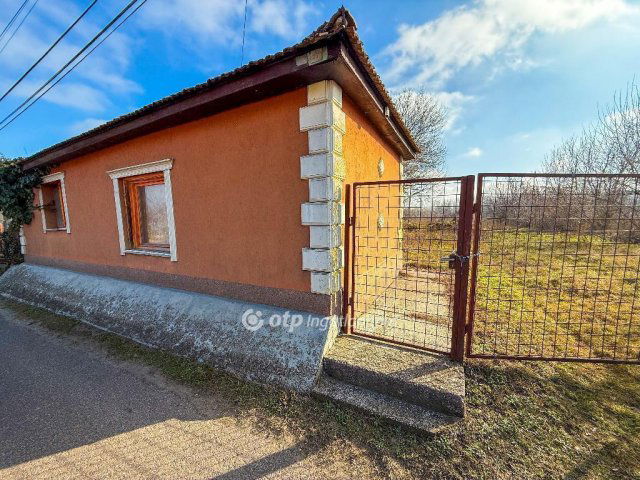 Eladó családi ház, Újszilváson 9.5 M Ft, 3 szobás