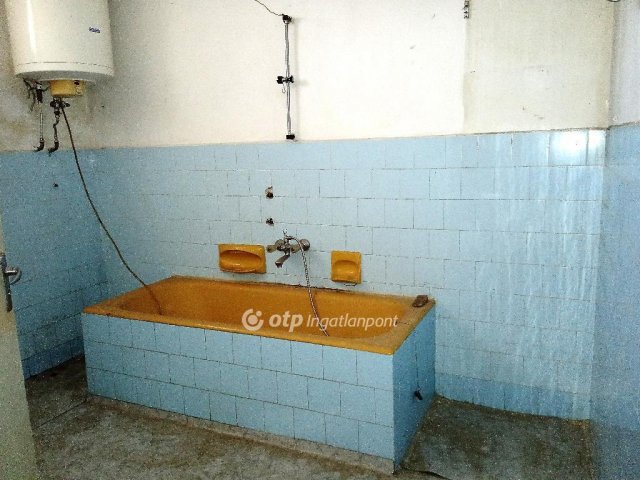 Eladó családi ház, Veszprémben 69.6 M Ft, 5 szobás