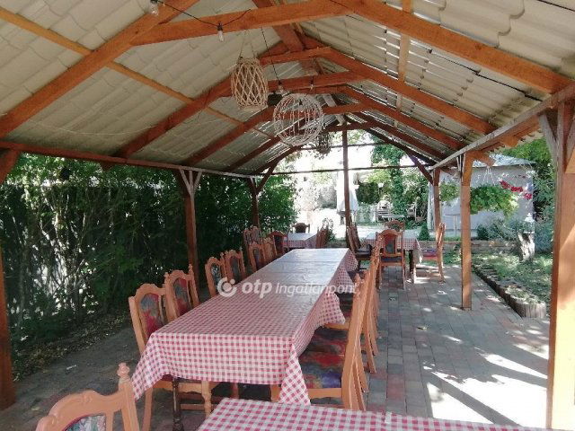 Eladó üzlethelyiség, Újszászon 90 M Ft / költözzbe.hu