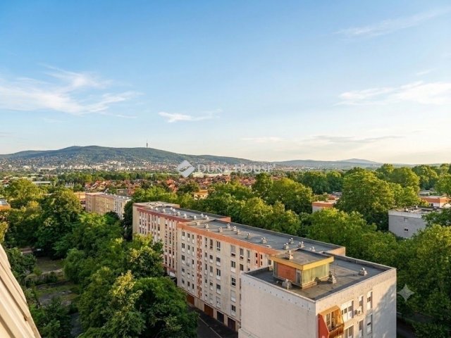 Eladó panellakás, Pécsett 37 M Ft, 2 szobás