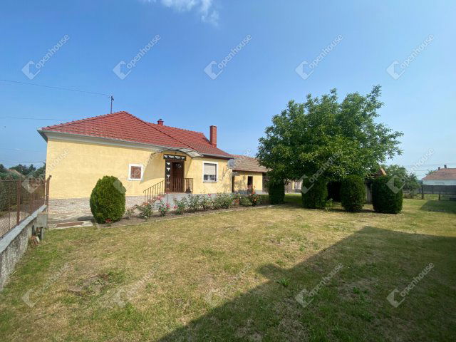 Eladó családi ház, Acsalagon 39.5 M Ft, 3 szobás