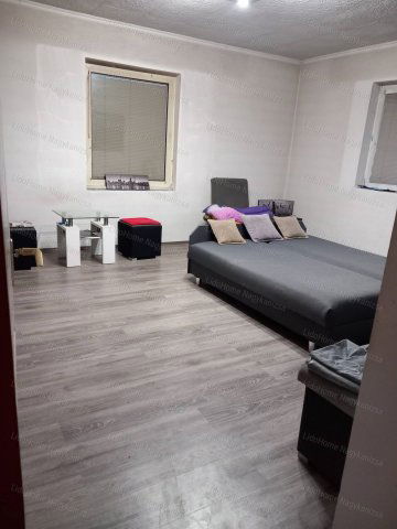 Eladó családi ház, Felsőrajkon 22 M Ft, 8 szobás