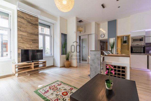 Kiadó téglalakás, albérlet, Budapesten, V. kerületben, 2 szobás